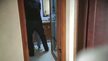 哥哥不在家强上嫂子成功直接无套内射了