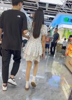 【看图说话】请大家看着裙底内裤图片说话，造句。2