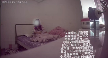 [原创16]故意在妈妈面前撸，被妈妈发现后两次偷瞄我，视频清晰看到。2