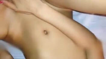 刚开苞完178瘦高的长腿清纯女友，又搞了一个大学的妹子