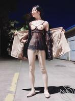 反差婊情趣内衣户外露出，有认识的吗？1