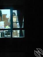 无意间发现女邻居脱衣洗澡，小胸脯一只手刚刚好1