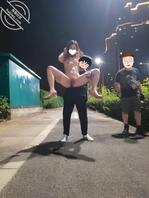 漂亮小姐姐户外露出 我怎么在路上遇不到 以后可以走这条路线了