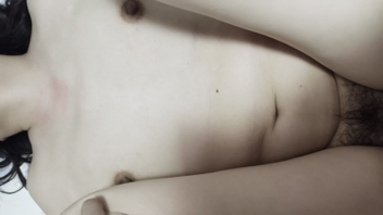 老婆骚逼太深，精液流不出来