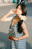 刷高中同学的朋友圈，露出乳沟我直接射了1