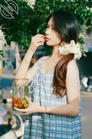 刷高中同学的朋友圈，露出乳沟我直接射了2