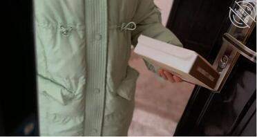 160. 怀孕的老姐来送蛋挞,穿着网袜+露乳装,更像是来送自己0