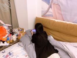 喝点酒回来上头了,对着我妹洗澡变态的撸了一发,真他妈刺激2