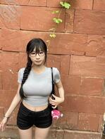 室友给我的网址，本人大三，想被海角叔叔们评价脸和身材，后面有戴眼镜和吊带2