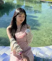 四川高颜值反差学妹【李晓欣】被爆料，清纯的外表被调教得毫无人性，主动献身玩多人运动！1