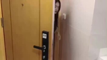 强欲爆操亲哥，床上操逼泄火母狗妹妹自己的主动