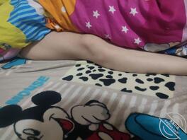 偷偷溜进妹妹房间偷拍妹妹，好刺激啊，妹妹腿好美0