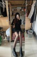 买了套新衣服，在宿舍试穿时忍不住发骚，过几天更新一个寄拍1