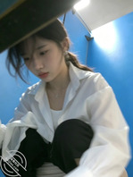 真实露脸厕拍第二期，06年女大学生学妹包嘉涵，附生活照0