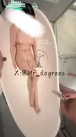 想要个听话的骚货？找我就对了。我手里养的母狗绝对正点，主打的就是一个服从，只要我动动手指，她就得跪在地上张开腿1