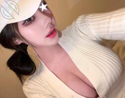 21岁女大想要怀孕，求爸爸们艹我，自拍