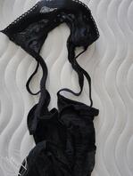 妈妈卧室枕头下发现她穿的情趣内衣1