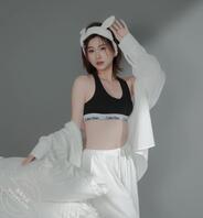 珠海7万粉女大，有脱衣的大神吗？认识的来看纯自拍裸照1