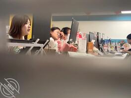 偷拍隔壁学生大白腿，这次露脸了！！没人喜欢的话以后就不更新了！2