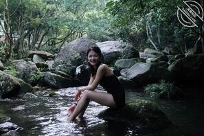 潜入打胶骚逼的吊带1