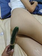 （原创）大黄瓜自己调教狐狸眼小骚妹，大黄瓜插的她直接高潮2