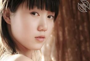 就喜欢把逼露出来---2007年轰动一时的名模张筱雨裸体写真合集