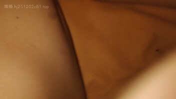 大白天拉着我来操逼，精液都被榨干了，有没有年轻单男来帮我操骚逼老婆