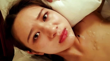 华南理工学院大三学妹被男友调教成骚母狗舔脚爆操口爆吃精