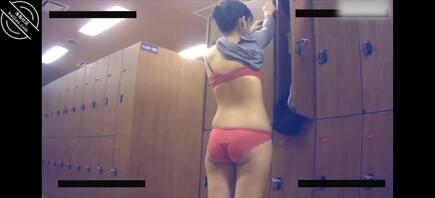 【澡堂换衣】女澡堂里各种美女裸体和换衣，有没有你喜欢的。0