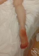 如果我老婆这姿势躺你们旁边，你们想做点什么吗？（附正面身材照）2