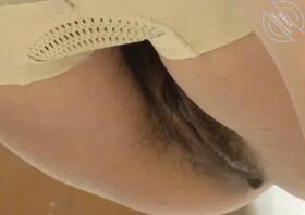 厕所偷拍到极品性感逼1