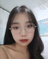 骚包同学晚上发照片给我，说看她有什么变化。真想艹这个骚笔，有办法吗？0