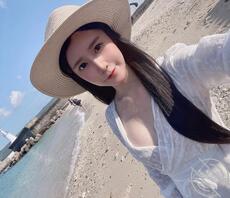 前啦啦队员“Ruby”逆天长腿让人著迷 制服底下藏饱满身材1