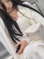 地铁偷拍少妇，微胖奶大，颜值抗打