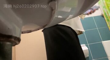 原创我早就垂涎欲滴我大表姐的身材
于是在浴室安装摄像头来记录