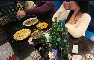 3P,两女穿上丝袜共待一夫,被操上瘾的姐妹竟然玩起叠罗汉太刺激了0