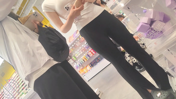 真实偷拍紧身瑜伽裤1