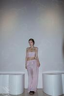 同事 乳沟深不深？2