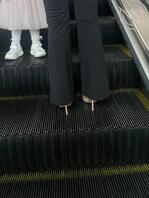 （72）近距离拍摄少妇的裸色高跟鞋1