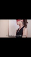 【国产剧情～多人运动】老婆性欲太强，老公叫来了3个朋友一起操她，