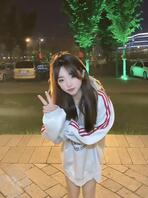 （原创）我的骚逼前女友开着视频给我扣逼1