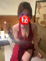 在姐姐相册发现了一张她给别人口的照片，跟姐姐吵了一架1