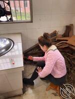 堂妹喝醉了给我打电话让我接她,这么好的机会没下手感觉好亏啊0