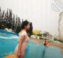 真实偷拍亲妈，和她一些年轻照片，想玩她苦于没有办法1