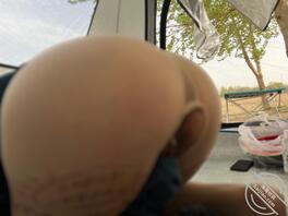 情趣肉丝大屁股户外露出 老婆喜欢看评论 求评论