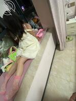 （原创）18岁的大一学妹超嫩初恋脸纯情萝莉，无套内射，插进去不敢太用力！1