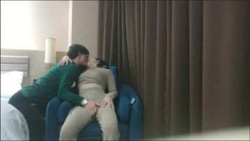 和大"股&ldquo;东接吻后，我是公司的一股东了