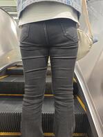 小姐姐性感黑色紧身牛仔裤