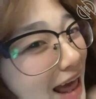 已成年学生母狗白虎萝莉自曝骚逼求爸爸们辱骂让母狗看看大jb好想要大jb2