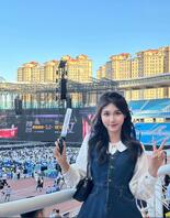 欢迎大家评论我的女朋友，本人会挑感兴趣的评论发联系方式